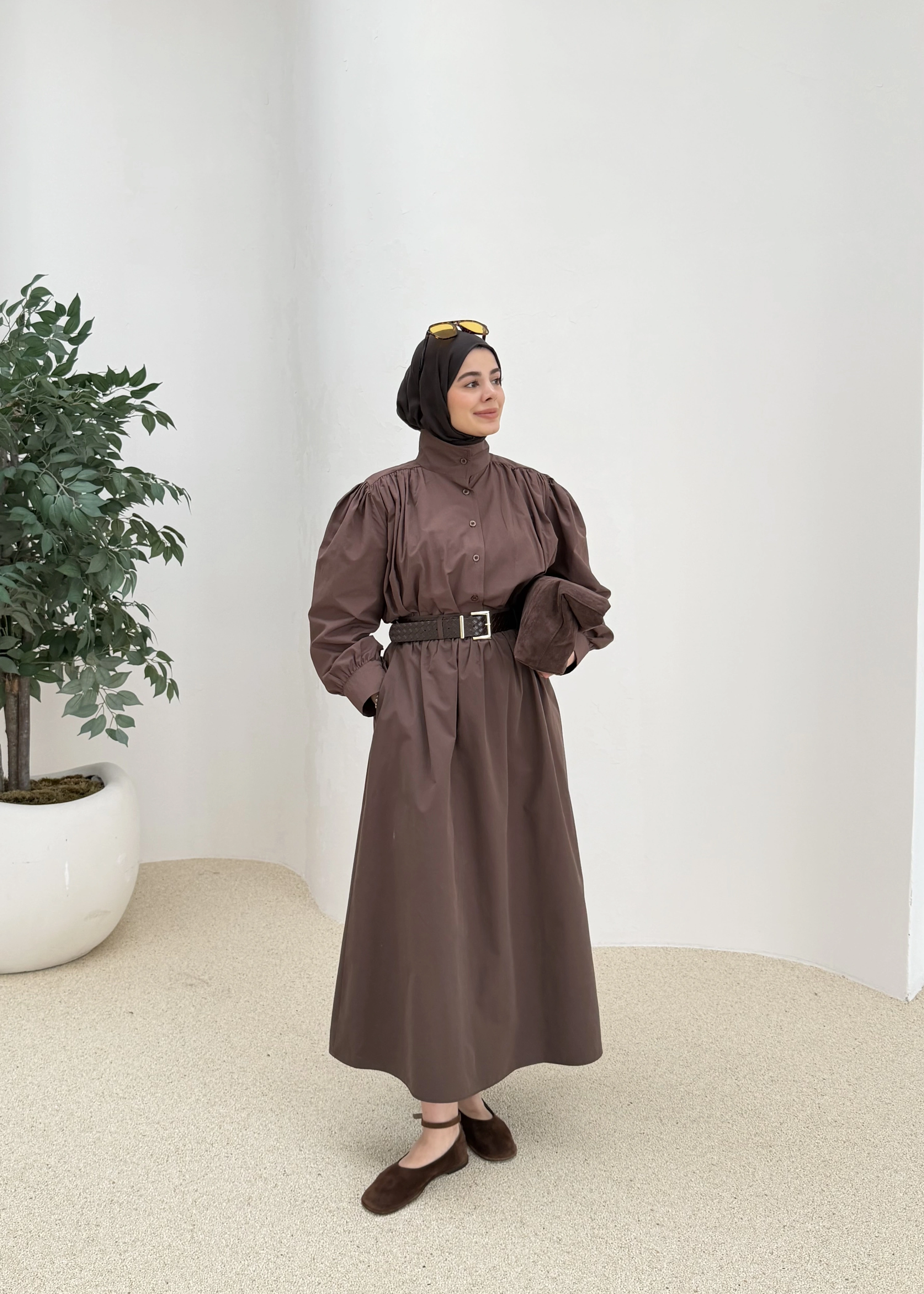 GÖMLEKLİ DİK YAKA TAKIM kahve