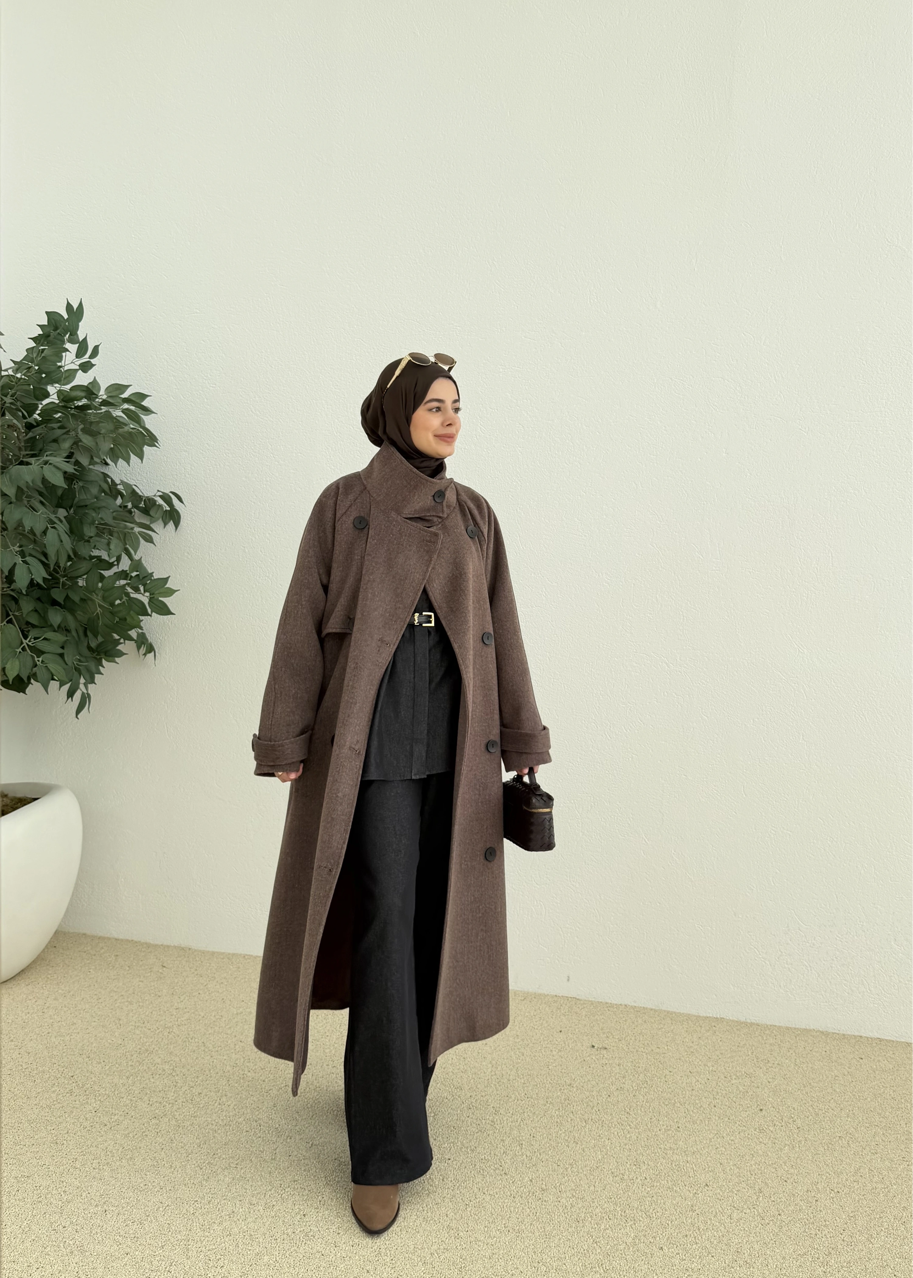 İTHAL KUMAŞ KAPAKLI YAKALI KABAN kahve