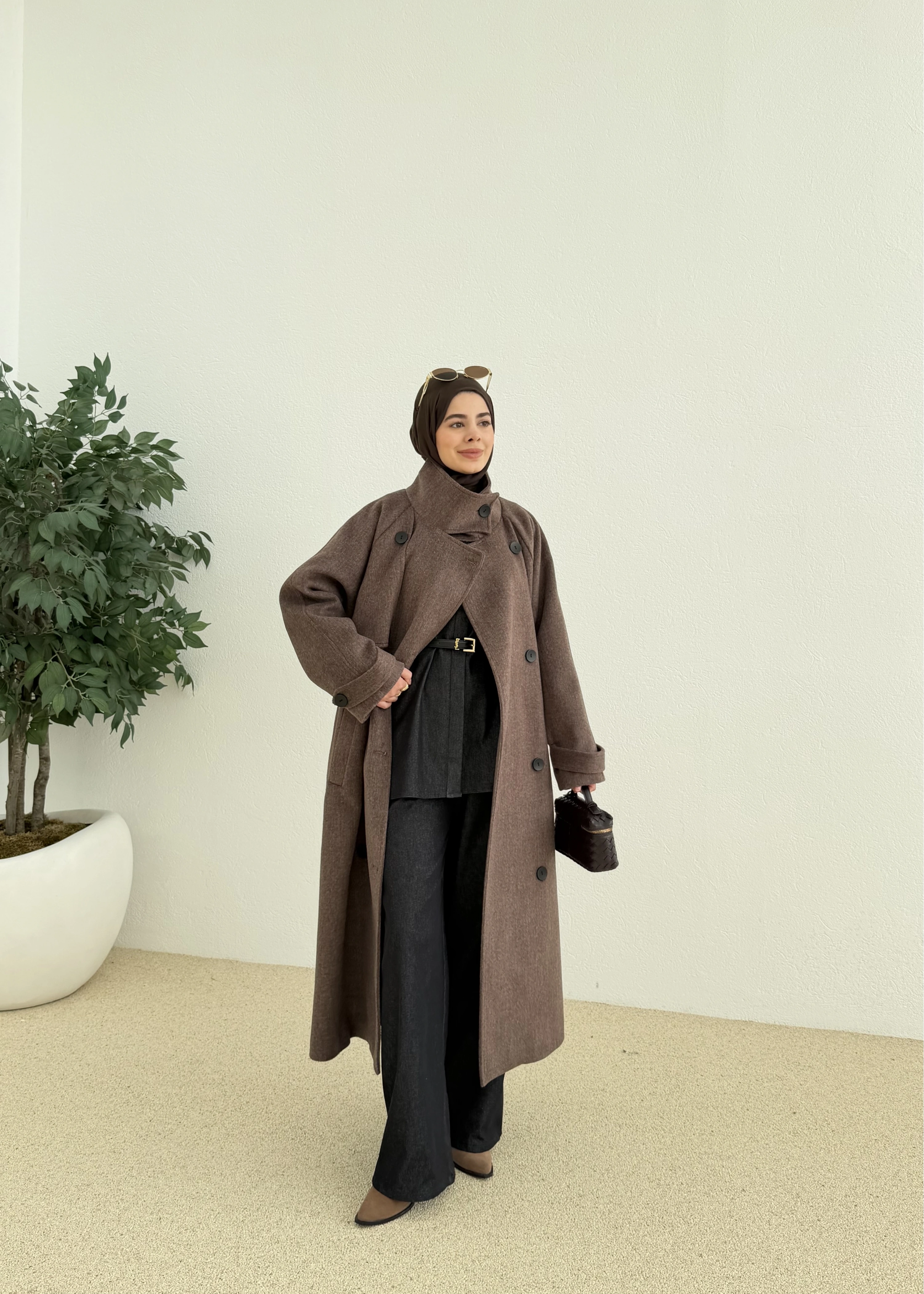 İTHAL KUMAŞ KAPAKLI YAKALI KABAN kahve