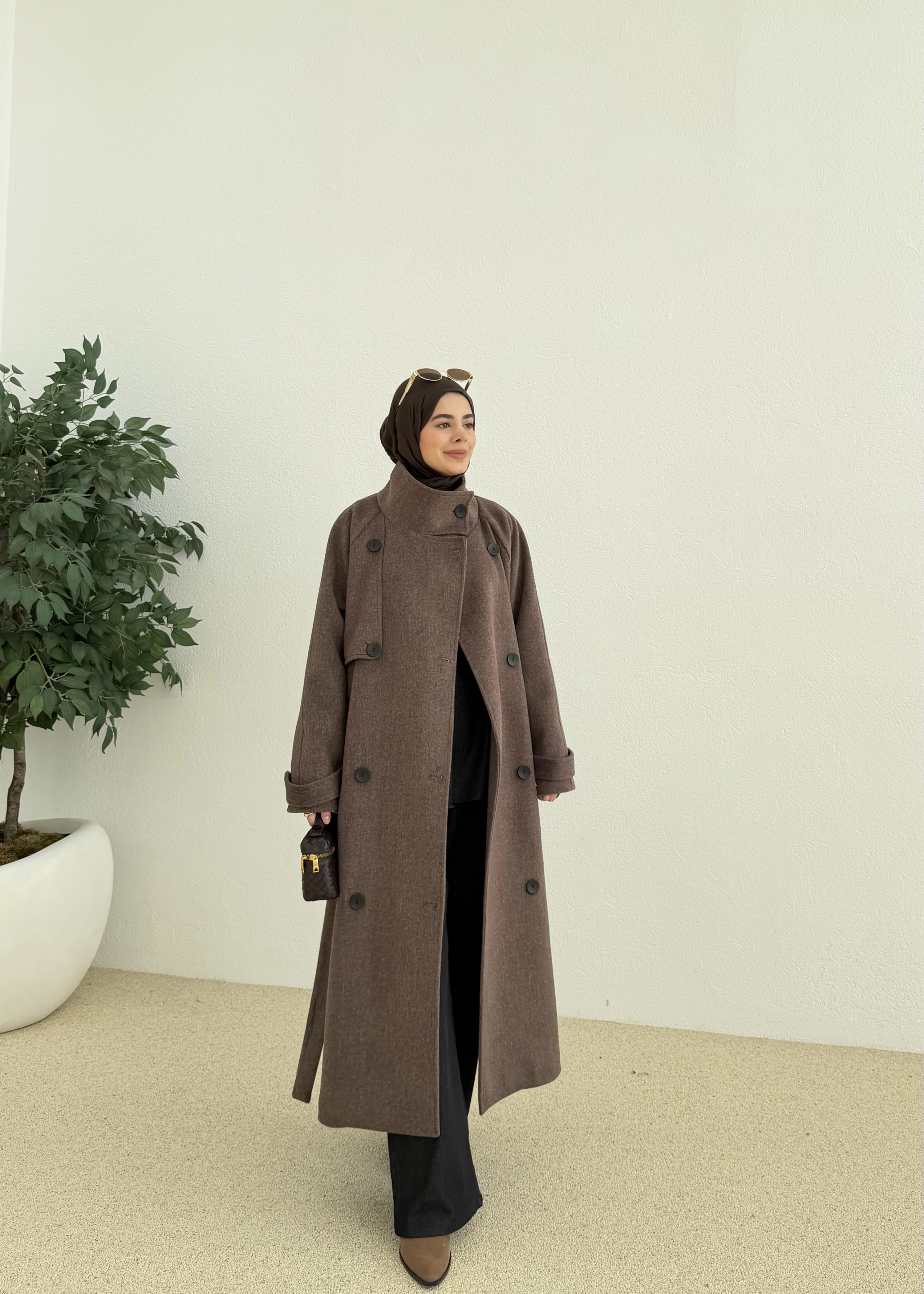 İTHAL KUMAŞ KAPAKLI YAKALI KABAN kahve