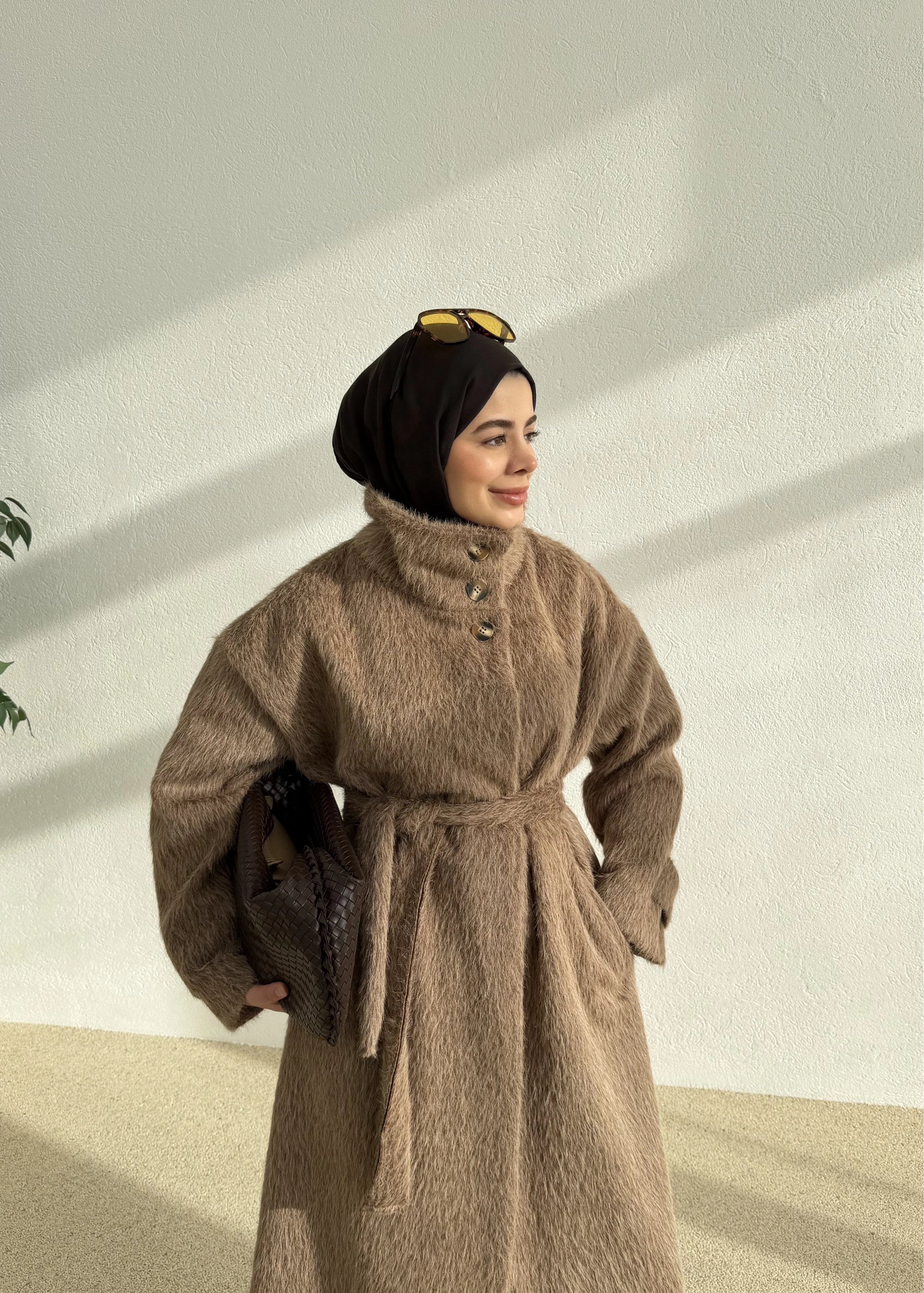 KEMERLİ DOKULU DİK YAKA KABAN