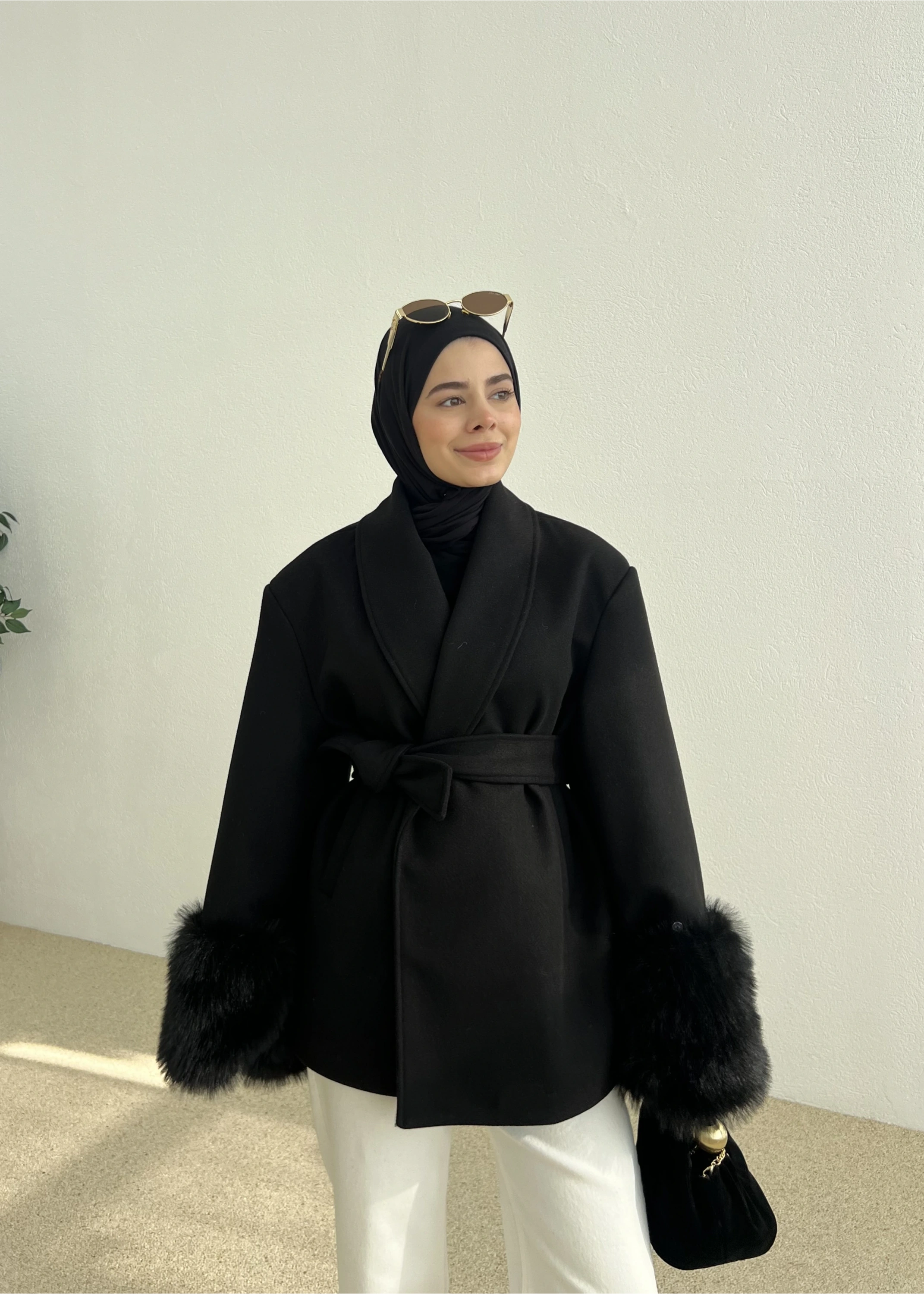 KOL KÜRKLÜ KABAN SİYAH