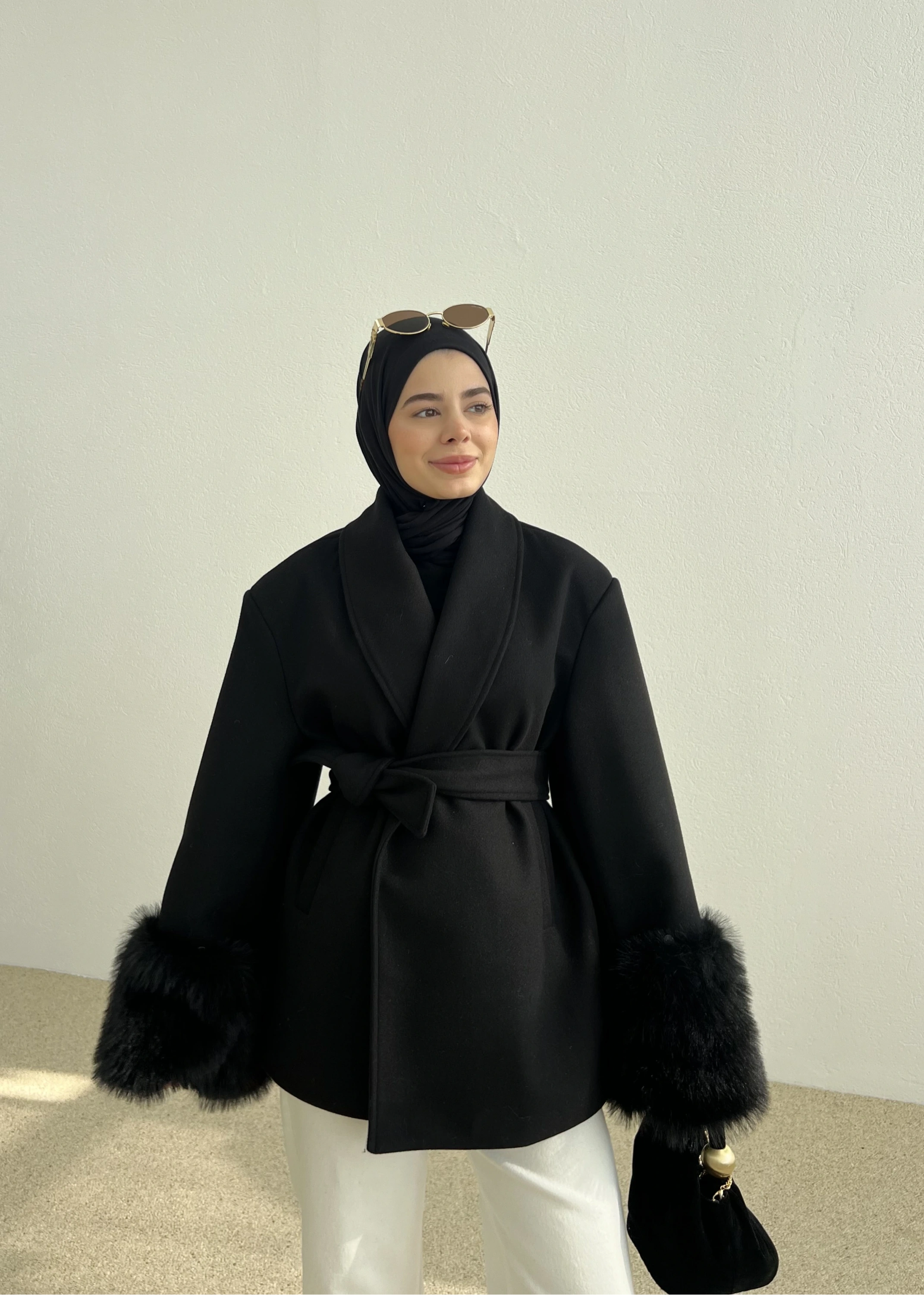 KOL KÜRKLÜ KABAN SİYAH