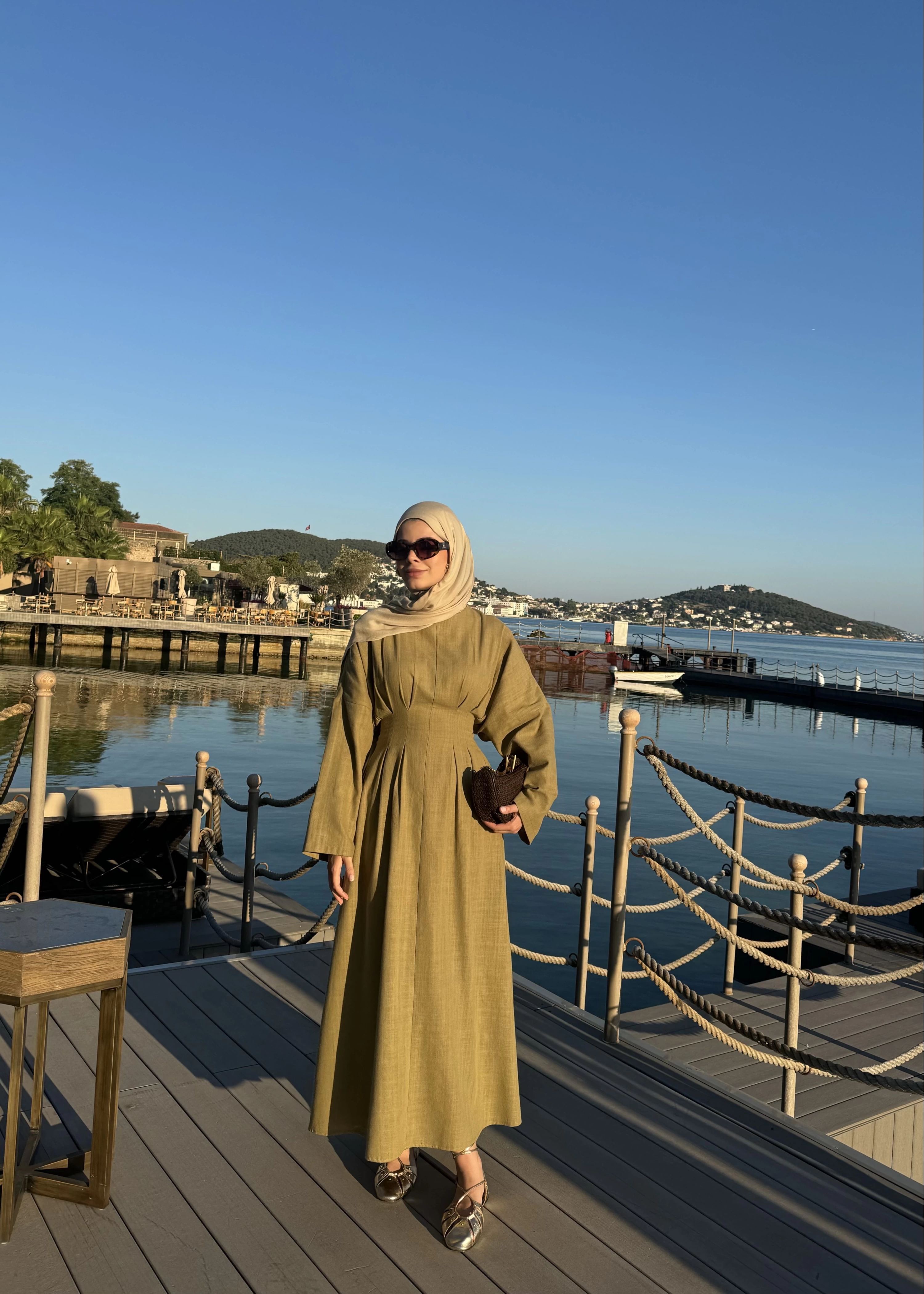 MİLS BEL PİLELİ KETEN ELBİSE yağ yeşili (ön sipariş)