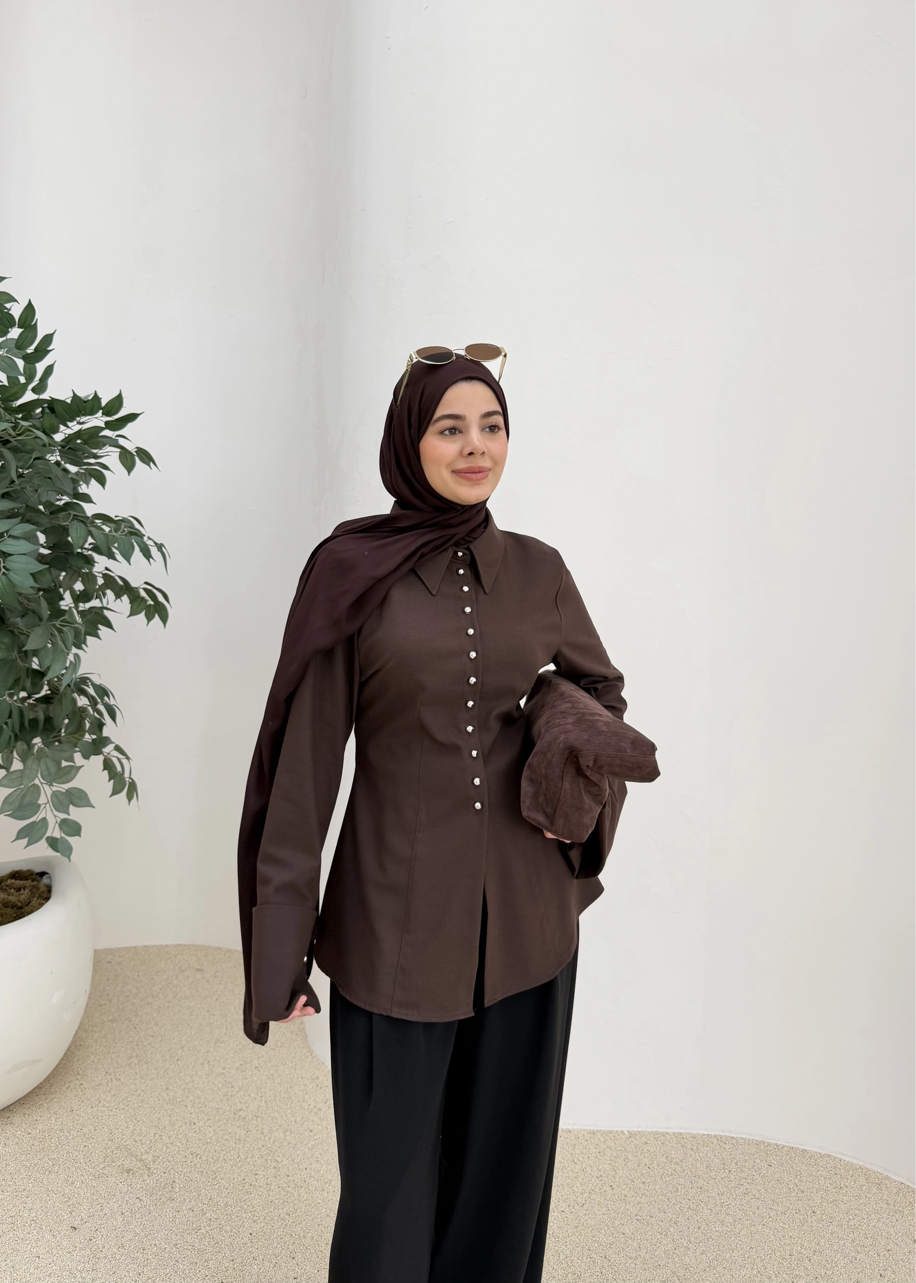 MİNİK DÜĞME GÖMLEK KAHVE