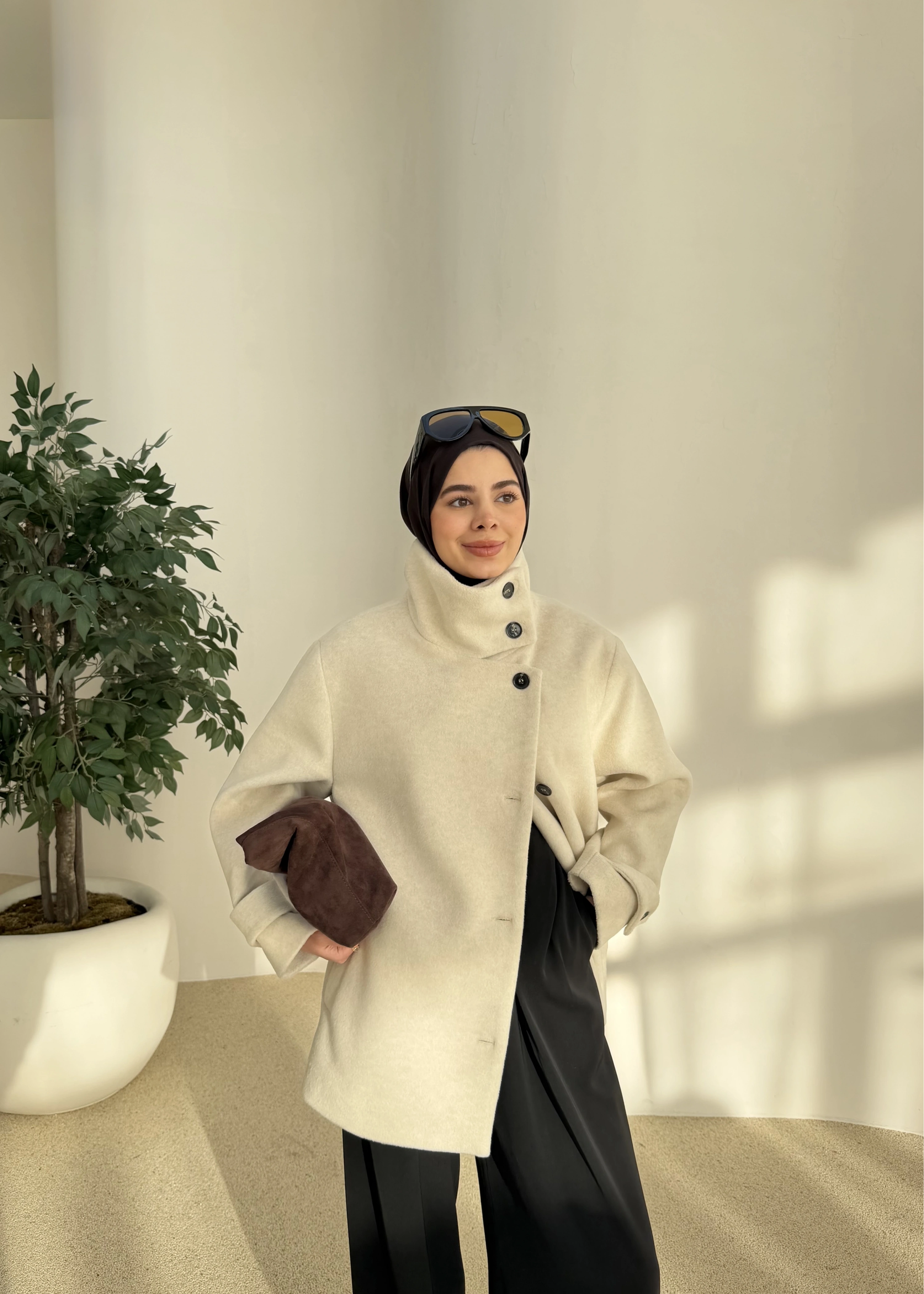 KUŞAKLI DİK YAKA KABAN BEJ