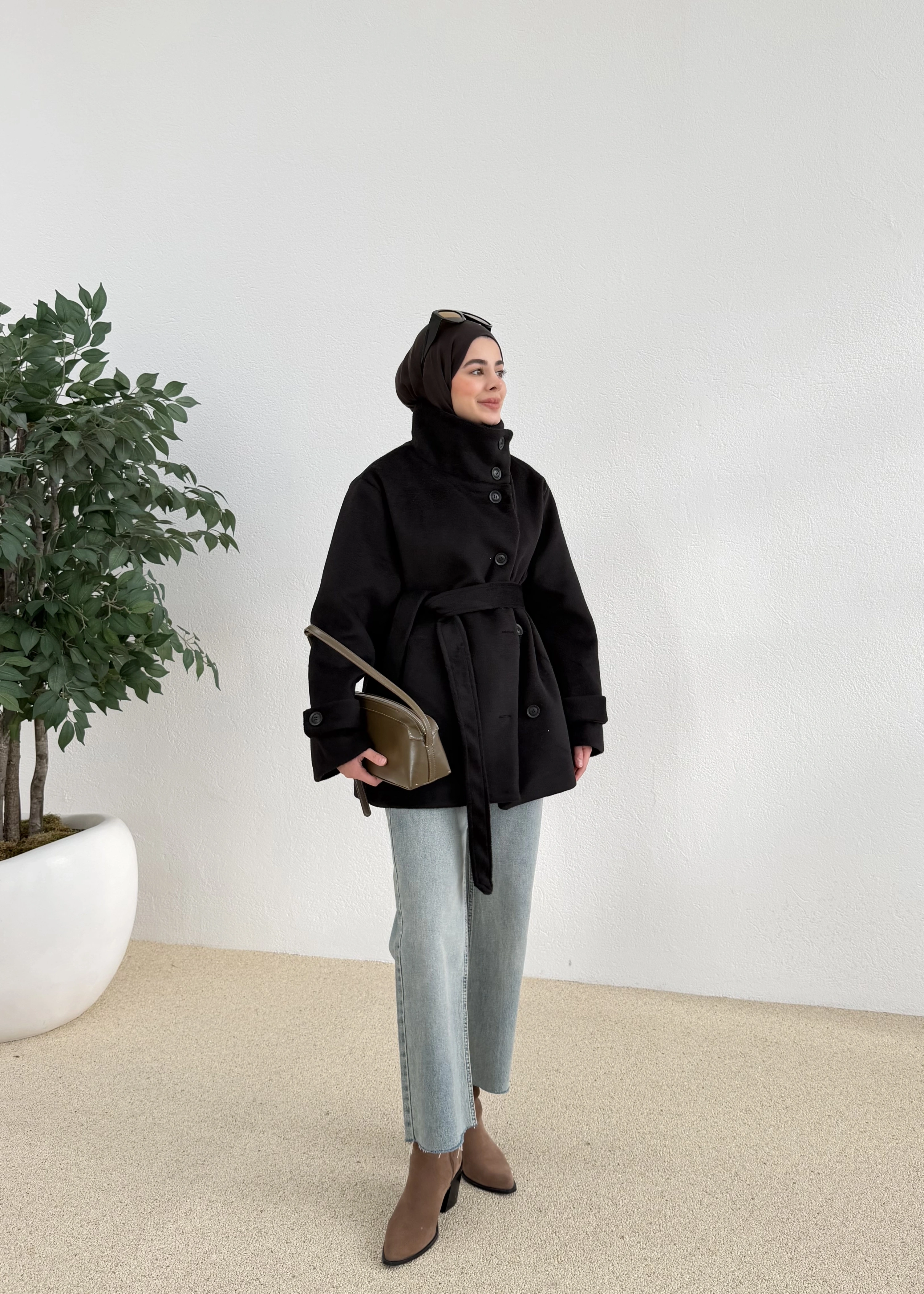 KUŞAKLI DİK YAKA KABAN siyah