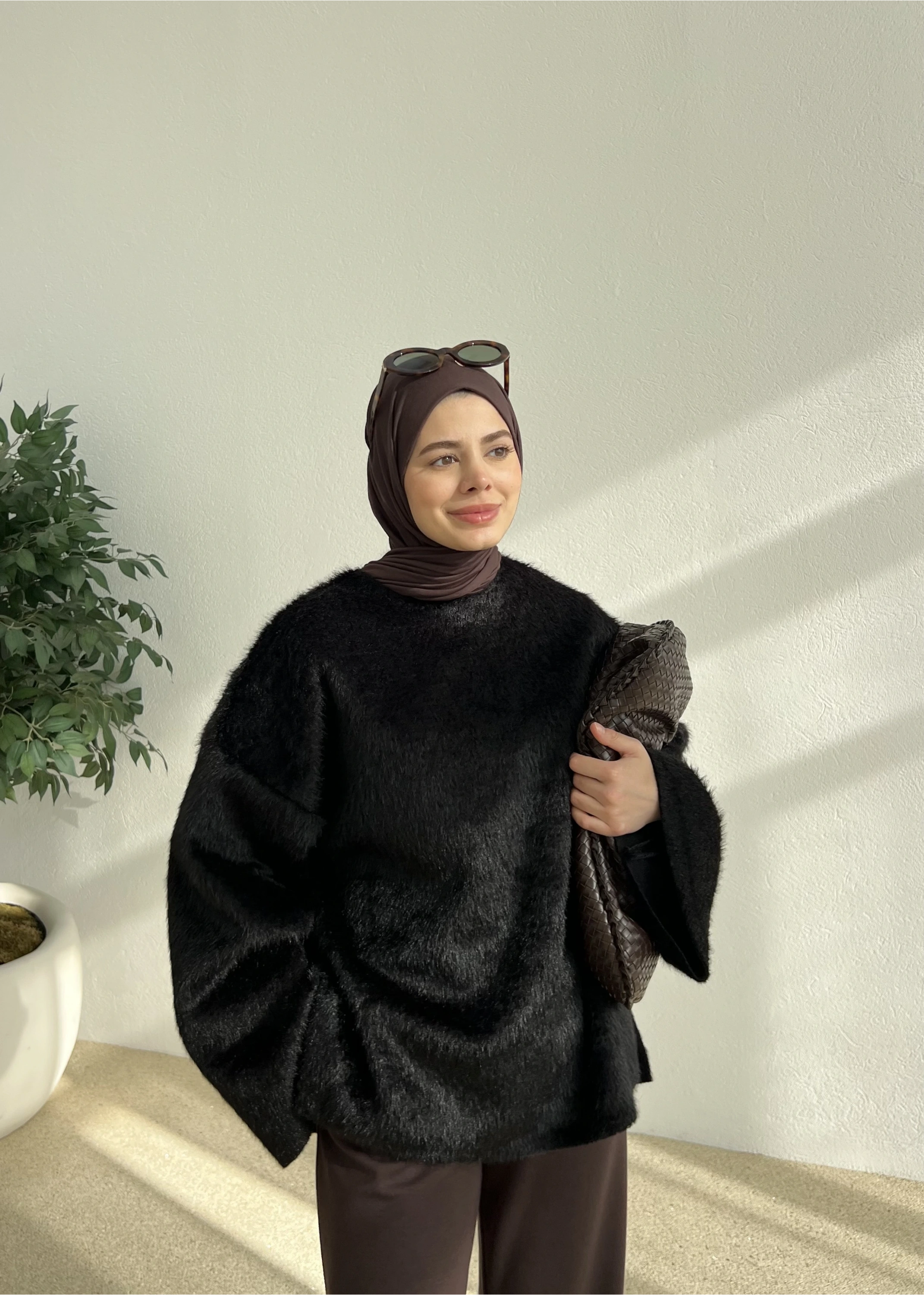 TÜYLÜ DOKUMA KAZAK siyah