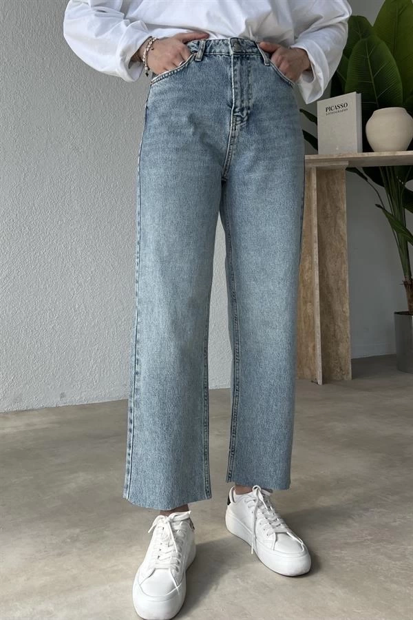 ZARA MODEL ULTRA YÜKSEK BELLİ KESİK DÜZ PAÇA JEANS kar yıkama