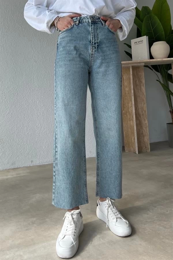 ZARA MODEL ULTRA YÜKSEK BELLİ KESİK DÜZ PAÇA JEANS kar yıkama