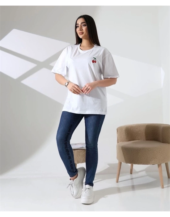 Kiraz işlemeli Kadın T-Shirt