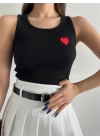 Kalp nakışlı atlet