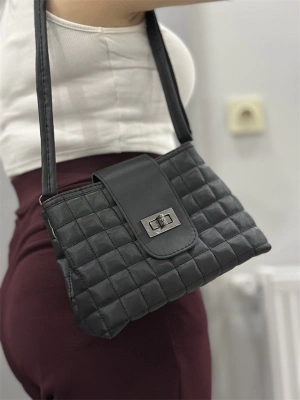 Kapaklı kapitone siyah cilt çanta