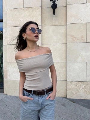 Madonna yaka sıfır kol bluz