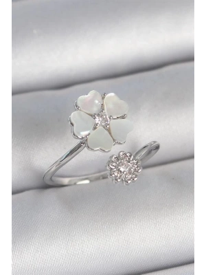 Pirinç Gümüş Renk Beyaz Mineli Çiçek Model Zirkon Taş Detay Kadın Yüzük
