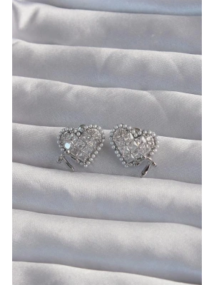 Pirinç Gümüş Renk Fiyonk Detay İncili Zirkon Taşlı Kalp Küpe