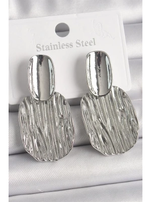 Pirinç Gümüş Renk İşlemeli Kare Plaka Model Kadın Küpe