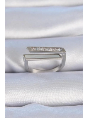 Pirinç Gümüş Renk Zirkon Taşlı Beyaz Sedef Detay Kadın Yüzük