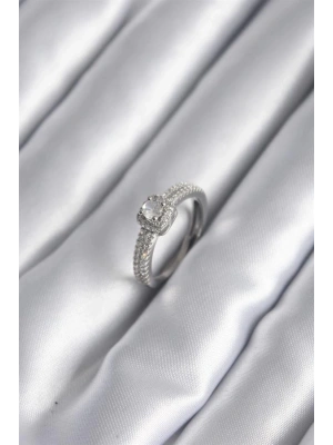 Pirinç Gümüş Renk Zirkon Taşlı Kadın Yüzük