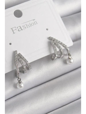 Pirinç Gümüş Renk Zirkon Taşlı Pençe Model İnci Detay Kadın Küpe