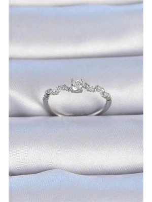 Pirinç Gümüş Renk Zirkon Taşlı Tek Taş Model Kadın Yüzük