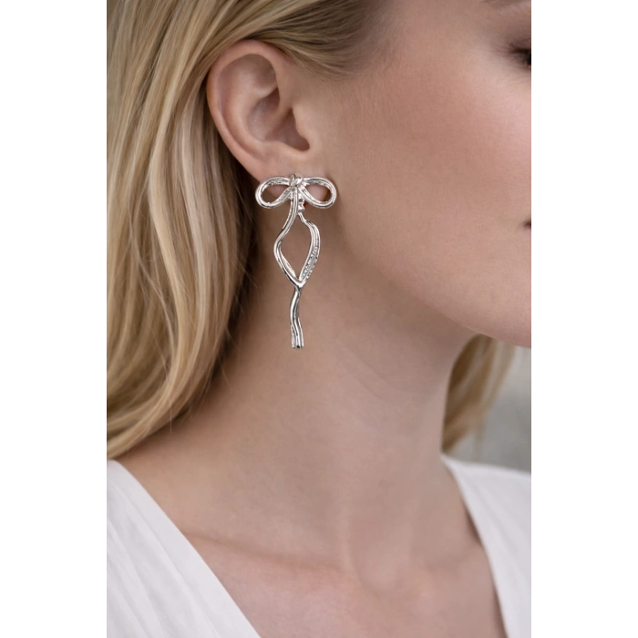 Fiyonk Detaylı Sallantılı Küpe Gümüş Renk