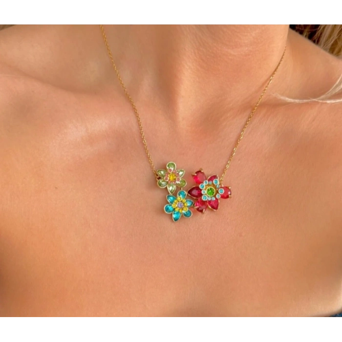 Gold Renkli Taşlı Çiçek Kolye Marka Model