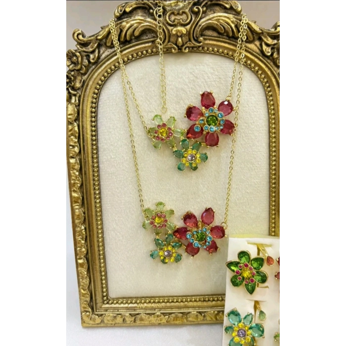 Gold Renkli Taşlı Çiçek Kolye Marka Model