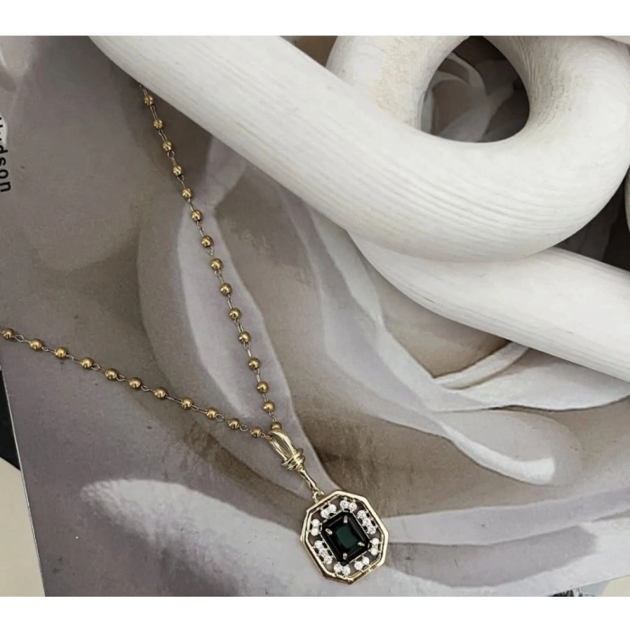 Serenay 2.sezon Çelik Zümrüt Yeşili Taşlı Kolye