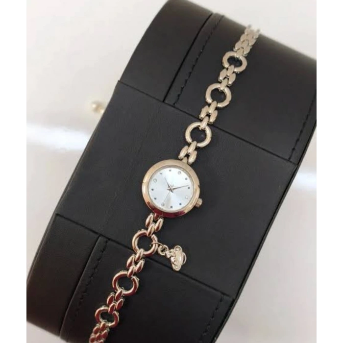 Gold Renk Charm Detaylı Lüks Kadın Saat - Beyaz Kadranlı