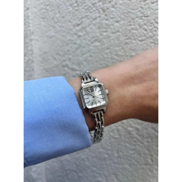 Gümüş Renkli Kare Kasa Klasik Modern Kadın Saat