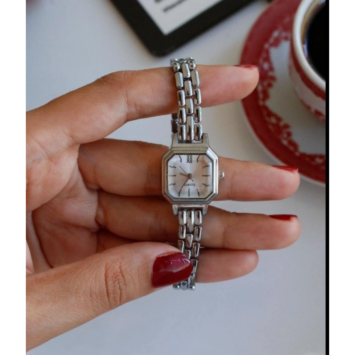 Gümüş Renkli Kare Kasa Klasik Modern Kadın Saat