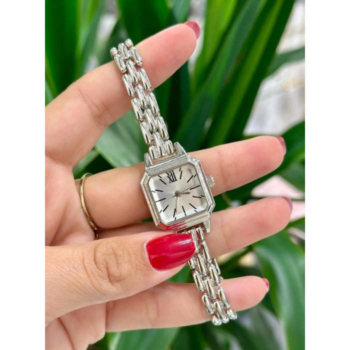 Gümüş Renkli Kare Kasa Klasik Modern Kadın Saat