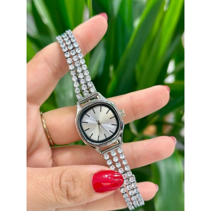 Gümüş Renk Taşlı Kadın Saat