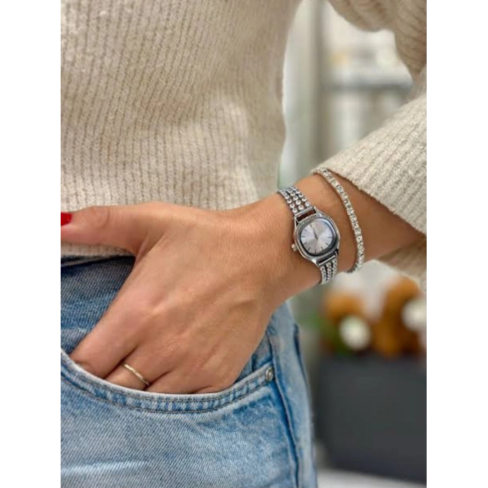 Gümüş Renk Taşlı Kadın Saat