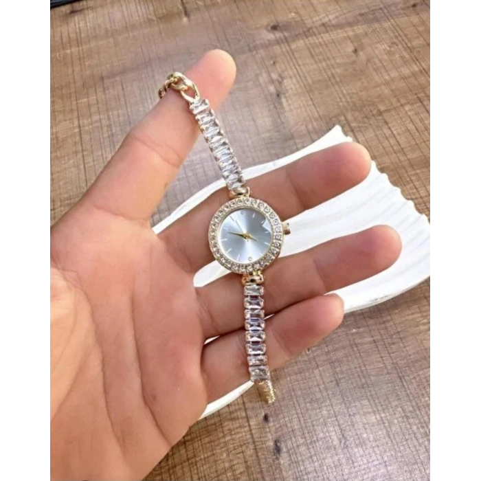 Gold Renkli Taş Detaylı Şık Kadın Saat