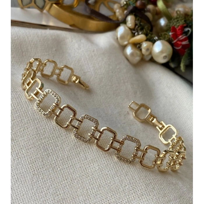 Gold Renk Geometrik Taş Detaylı Lüks Kadın Bileklik
