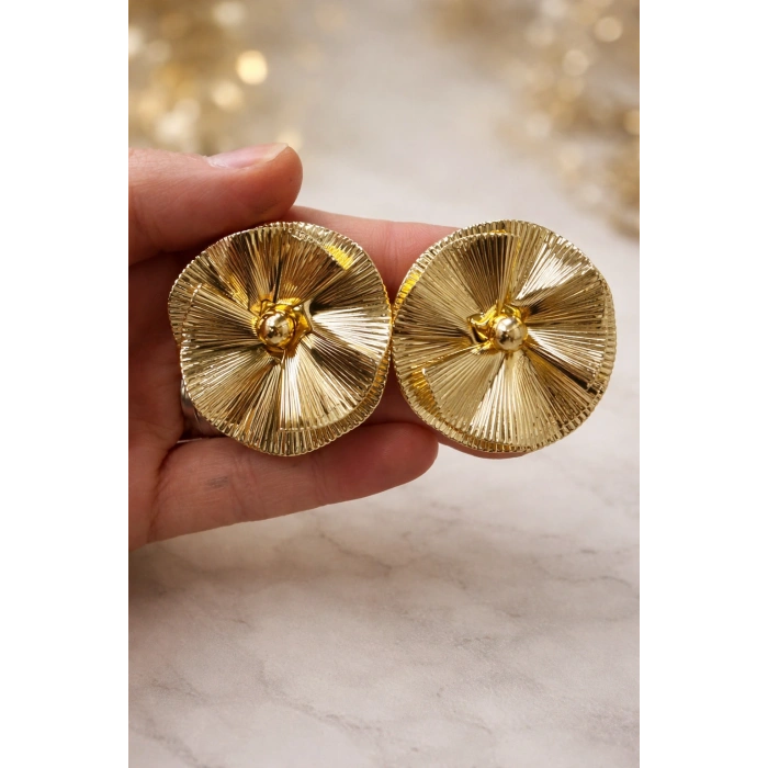Gold Renkli Vintage Çiçek Detaylı Küpe