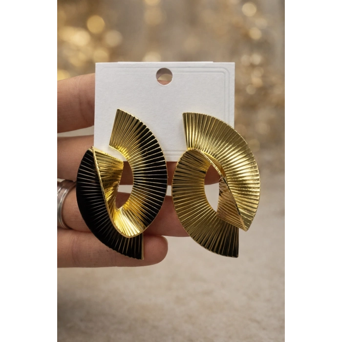 Gold Renkli Modern Tasarım Küpe