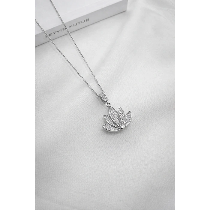 Gümüş Renkli Çelik Lotus Çiçeği Kolye