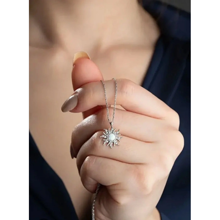 Gümüş Işıltılı Opal Taşlı Güneş Kolye