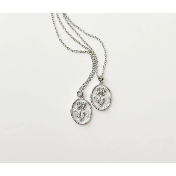 Gümüş Renkli Çelik Çiçek Figürlü Kolye