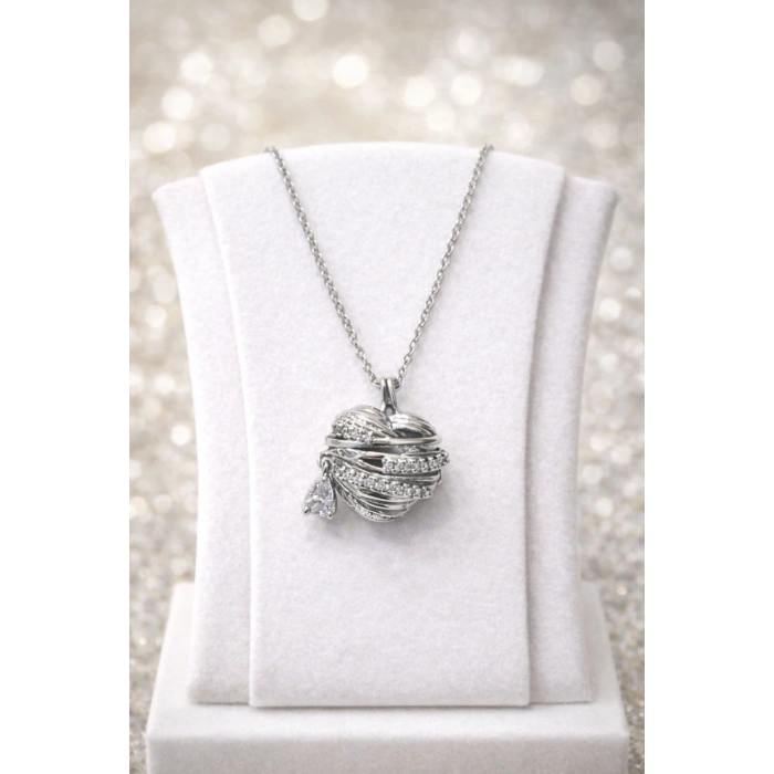 Gümüş Renkli Çelik Kalp Detaylı Dolamalı Taşlı Kolye