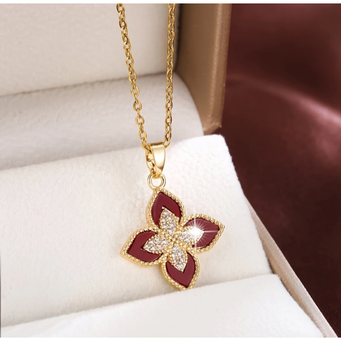 Gold Renkli Yonca Model Çelik Tasarım Kolye