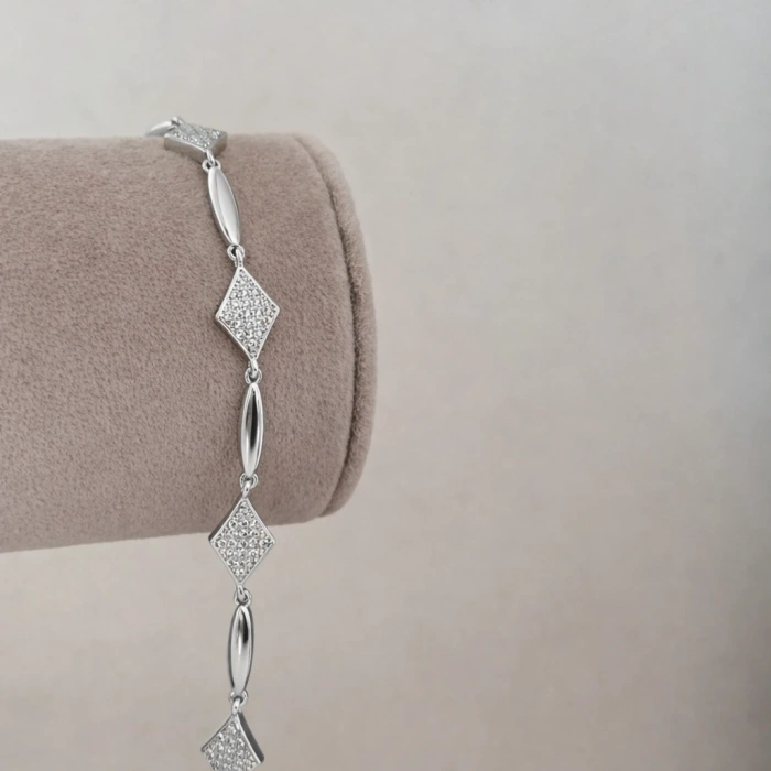 Xuping Gümüş Renk Geometrik Taş Detaylı Bileklik