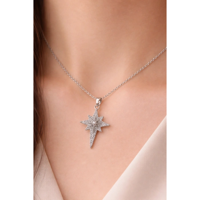 Yıldız Detaylı Gümüş Renkli Taşlı Çelik Kolye