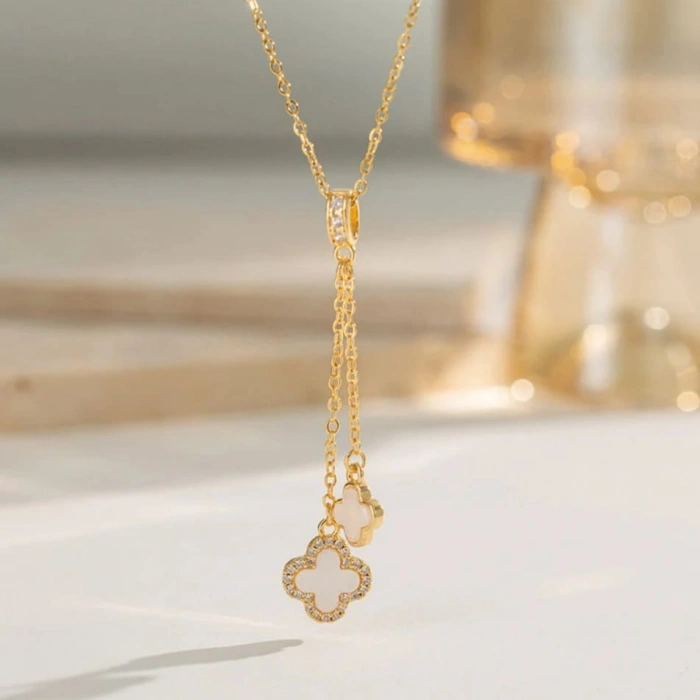 Çelik Gold Renkli Charmlı Yonca Kolye