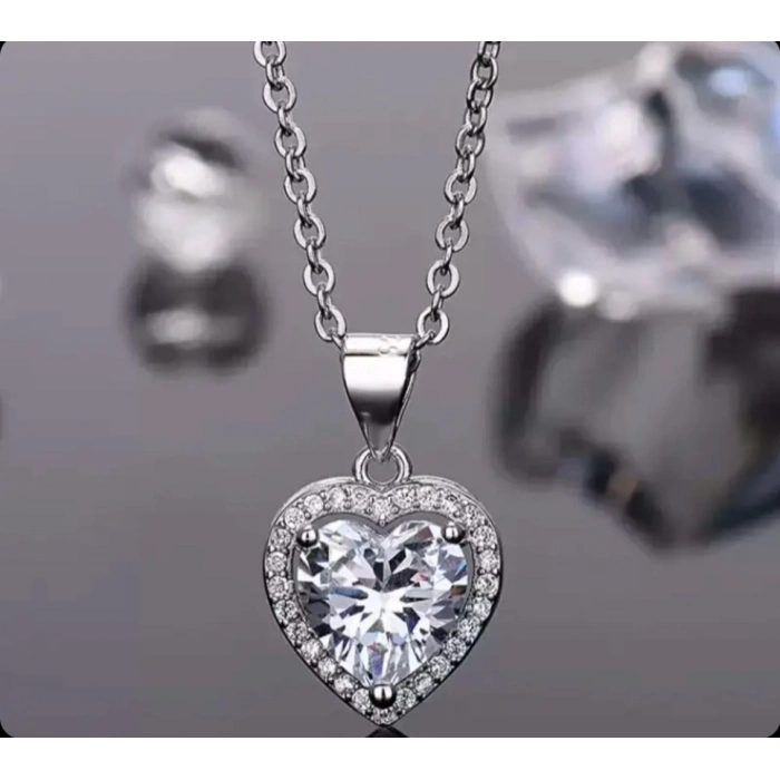 Çelik Gümüş Renkli Kalp Detaylı Beyaz Kolye