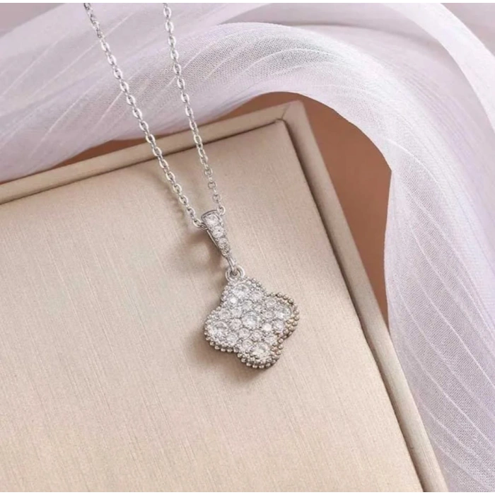 Çelik Gümüş Renkli Yonca Kolye