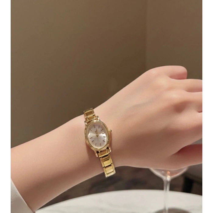 Gold Renkli Çelik Esnek Kadın Saat (İçi Beyaz)